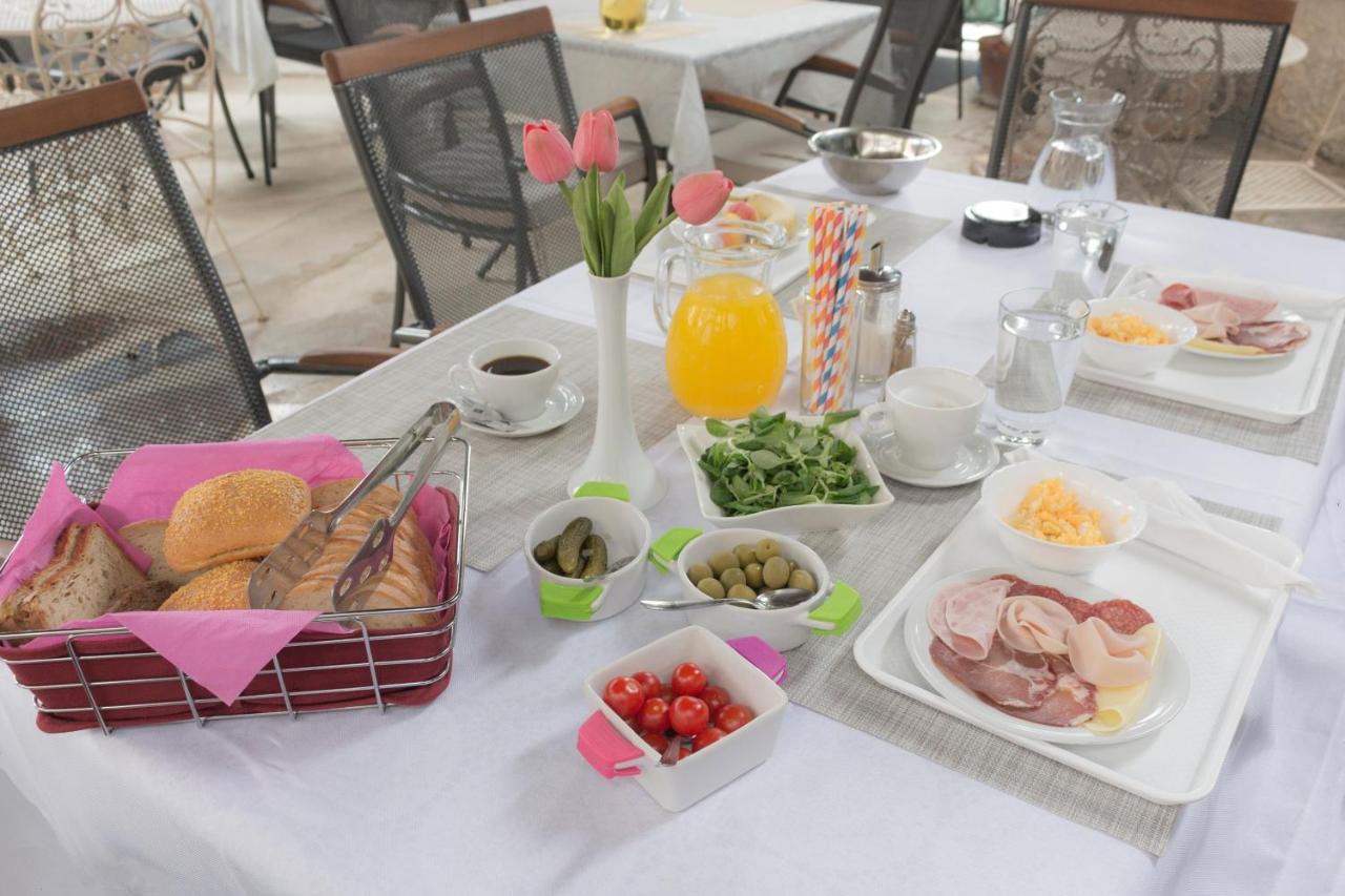 ميدولين Rooms And Apartments Palma B&B المظهر الخارجي الصورة